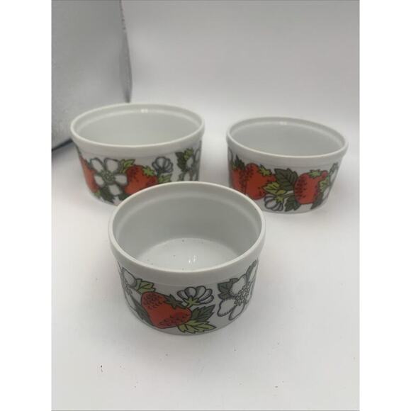 Vintage Fitz & Floyd Rare Lot Of 3 Sizes Strawberry Oven to Table Ramekins - Picture 1 of 12